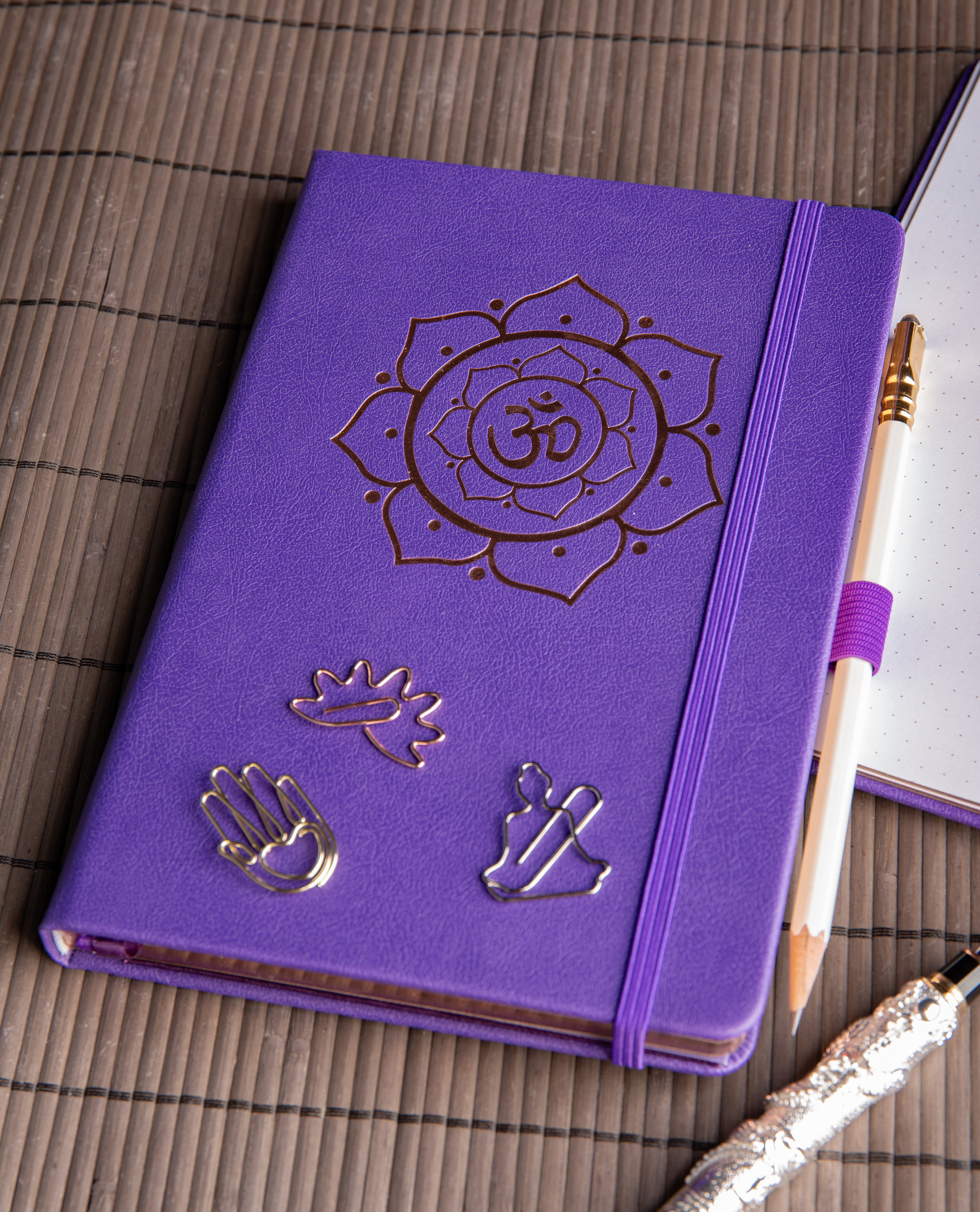 Artikelbild 2 des Artikels “Yoga Tagebuch Journal Lila, A5 “