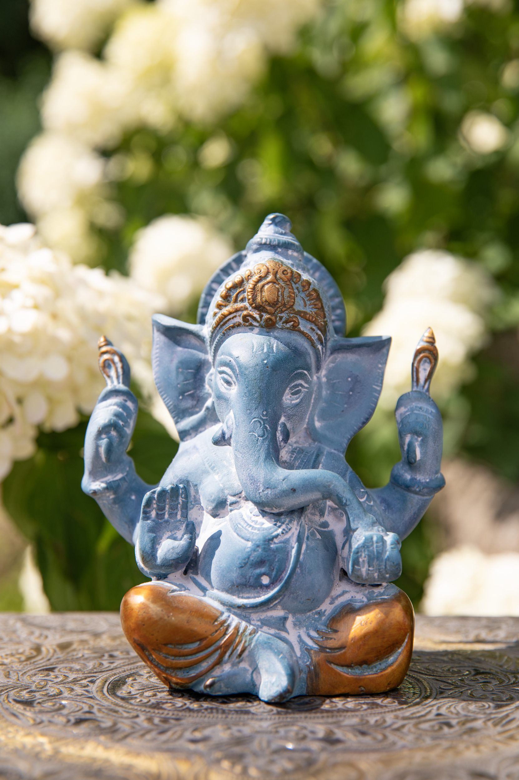 Artikelbild 2 des Artikels “Ganesha Statue aus blauem Sandstein mit Gold Finish “